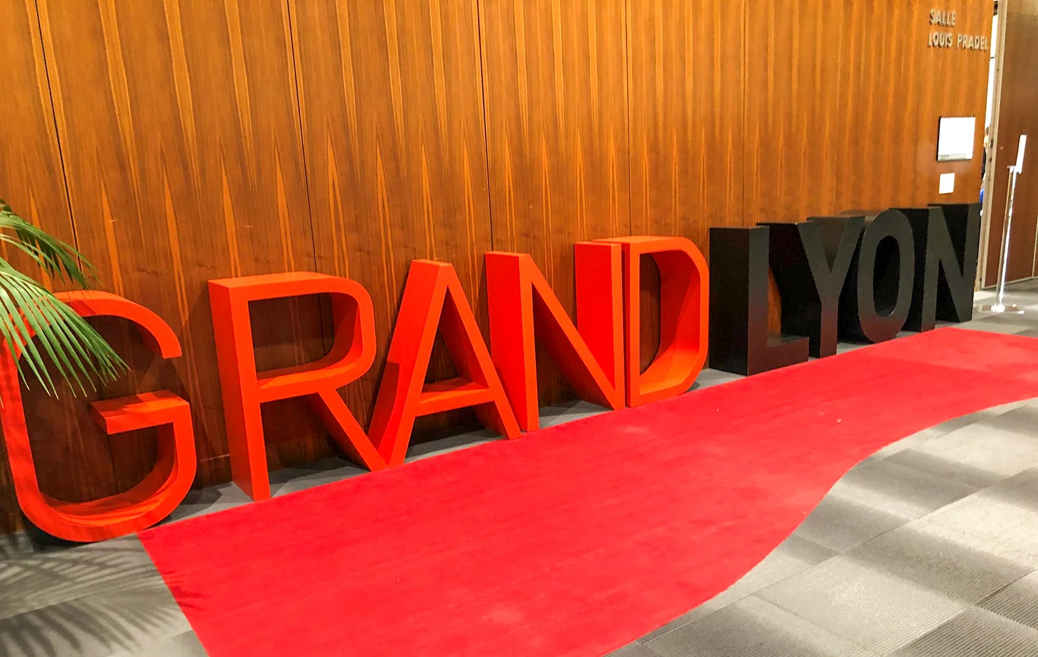 Le GETH se développe dans le lyonnais - Enseigne monumentale de la communauté de commune du Grand Lyon