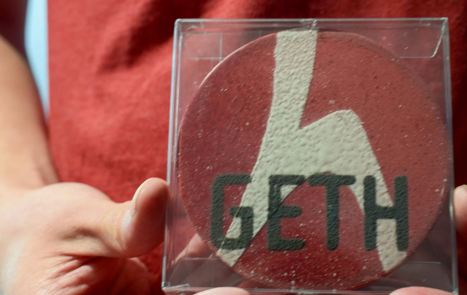 Assemblée générale 2024 du GETH - médaille en chocolat pour les gagnants de l'atelier quizz sur les jeux paralympiques 2024