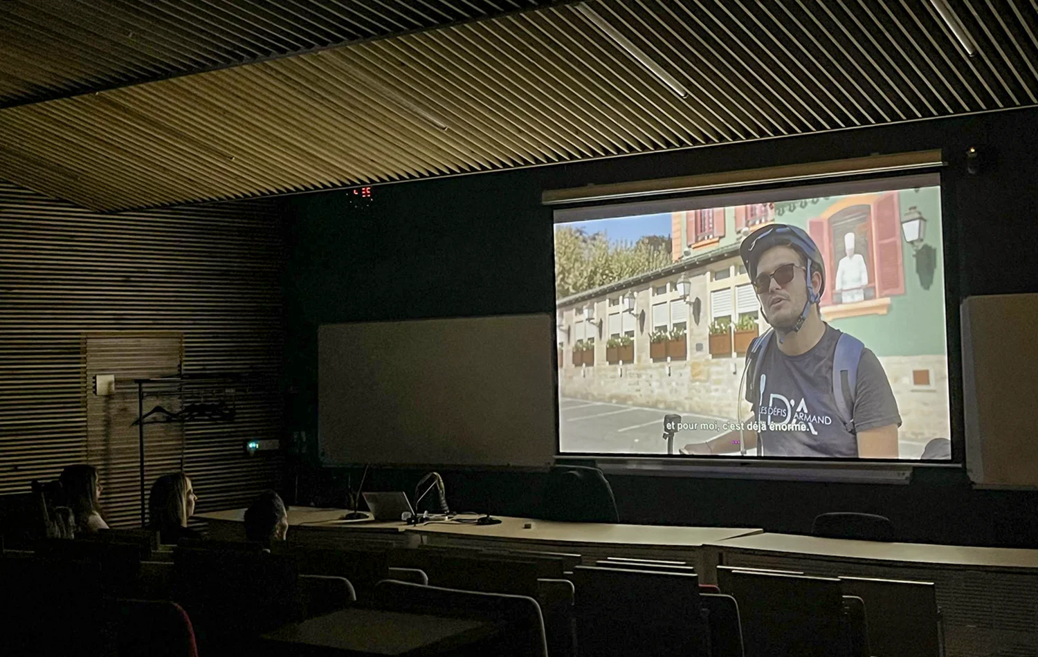 Journée HEJ - Handicap Emploi Jeunes 2024 - diffusion d'un film pendant la conférence d'Armand Thoinet