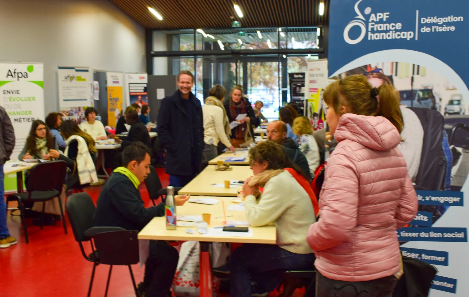 Journée HEJ - Handicap Emploi Jeunes 2024 - hall des stands partenaires