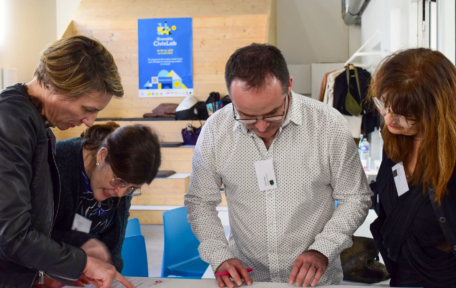 Soirée des adhérents du GETH 2024 - groupe de participants à un atelier, concentrés