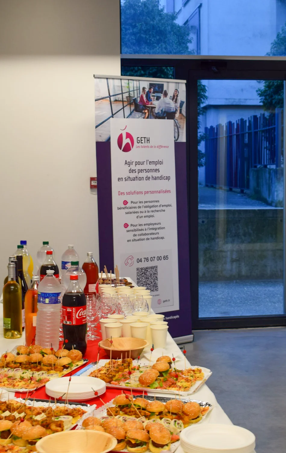 Soirée des adhérents du GETH 2024 - buffet installé pour l'apéritif dînatoire