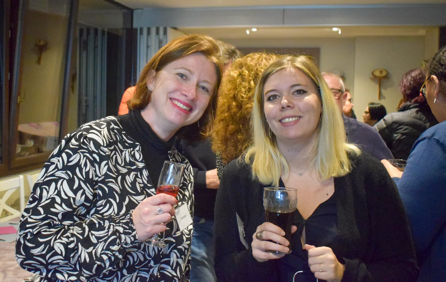 Soirée des salariés du GETH 2024 - portrait de deux participantes souriantes