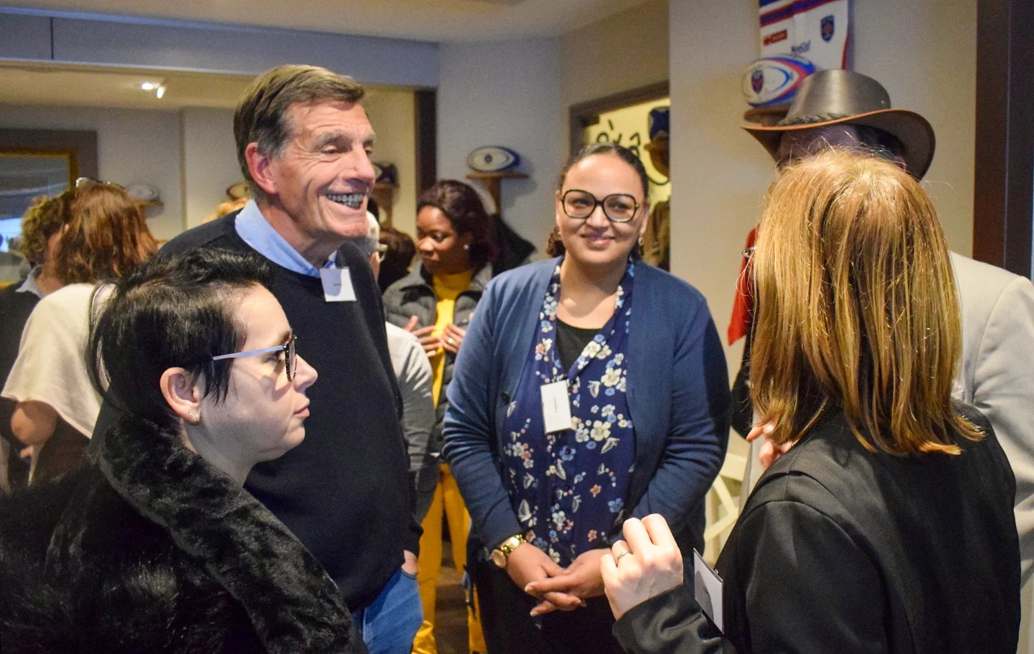 Soirée des salariés du GETH 2024 - portrait de quelques participants discutant