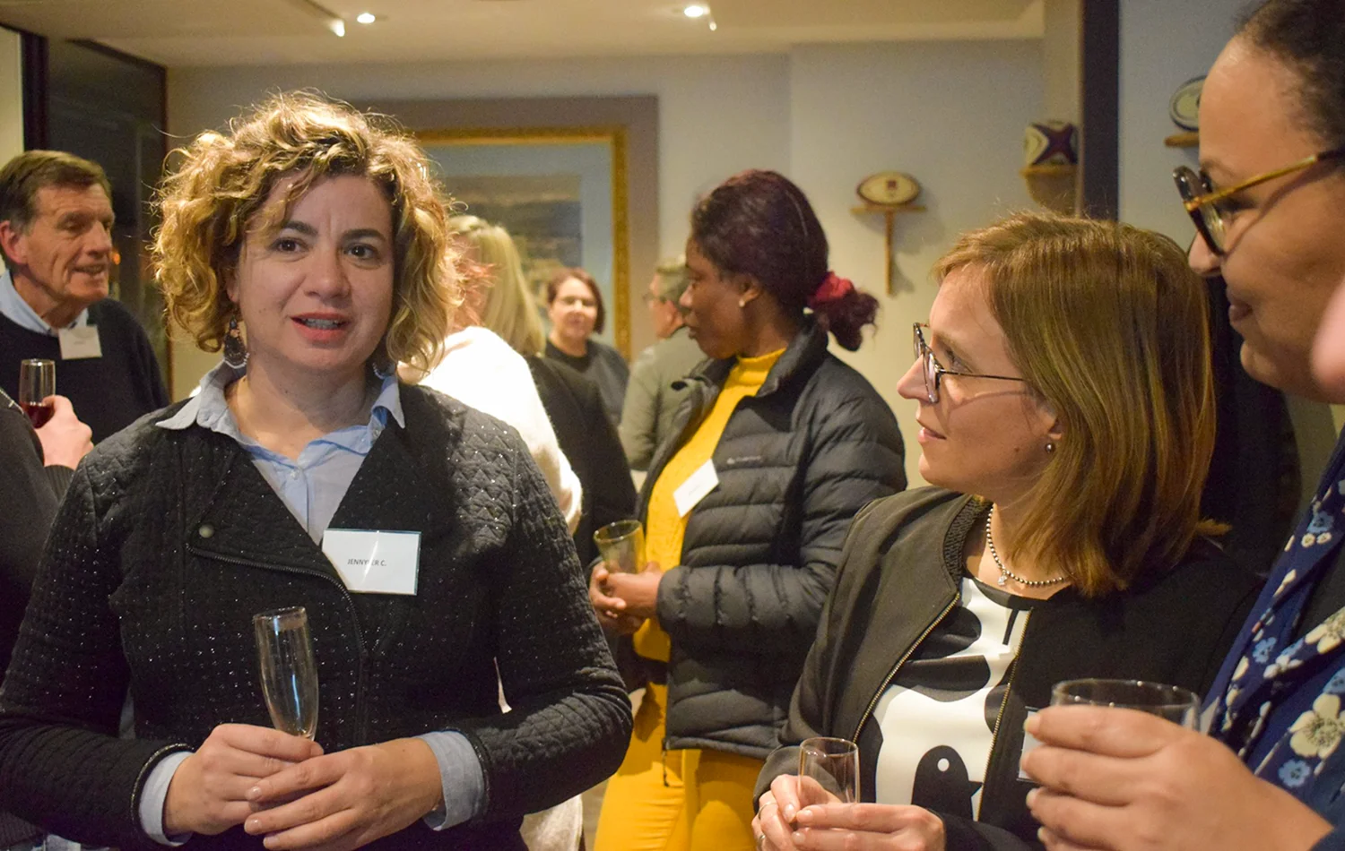 Soirée des salariés du GETH 2024 - portrait d'un petit groupe de participantes discutant