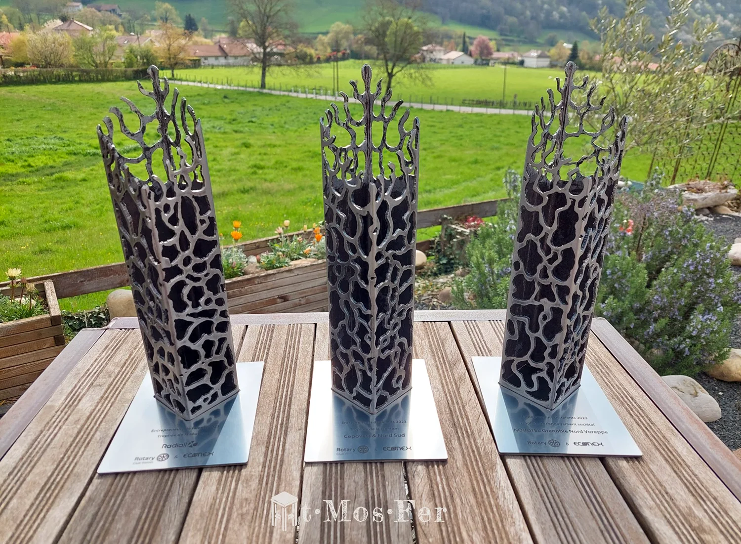 Visuel Actu Evénement - Trophée engagement - Trophées Remise du trophée de l'engagement sociétal au GETH - trois trophées
